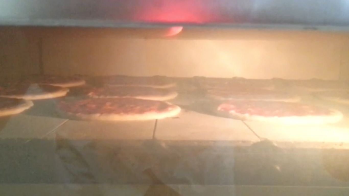 pizza-baking-process_Beroven